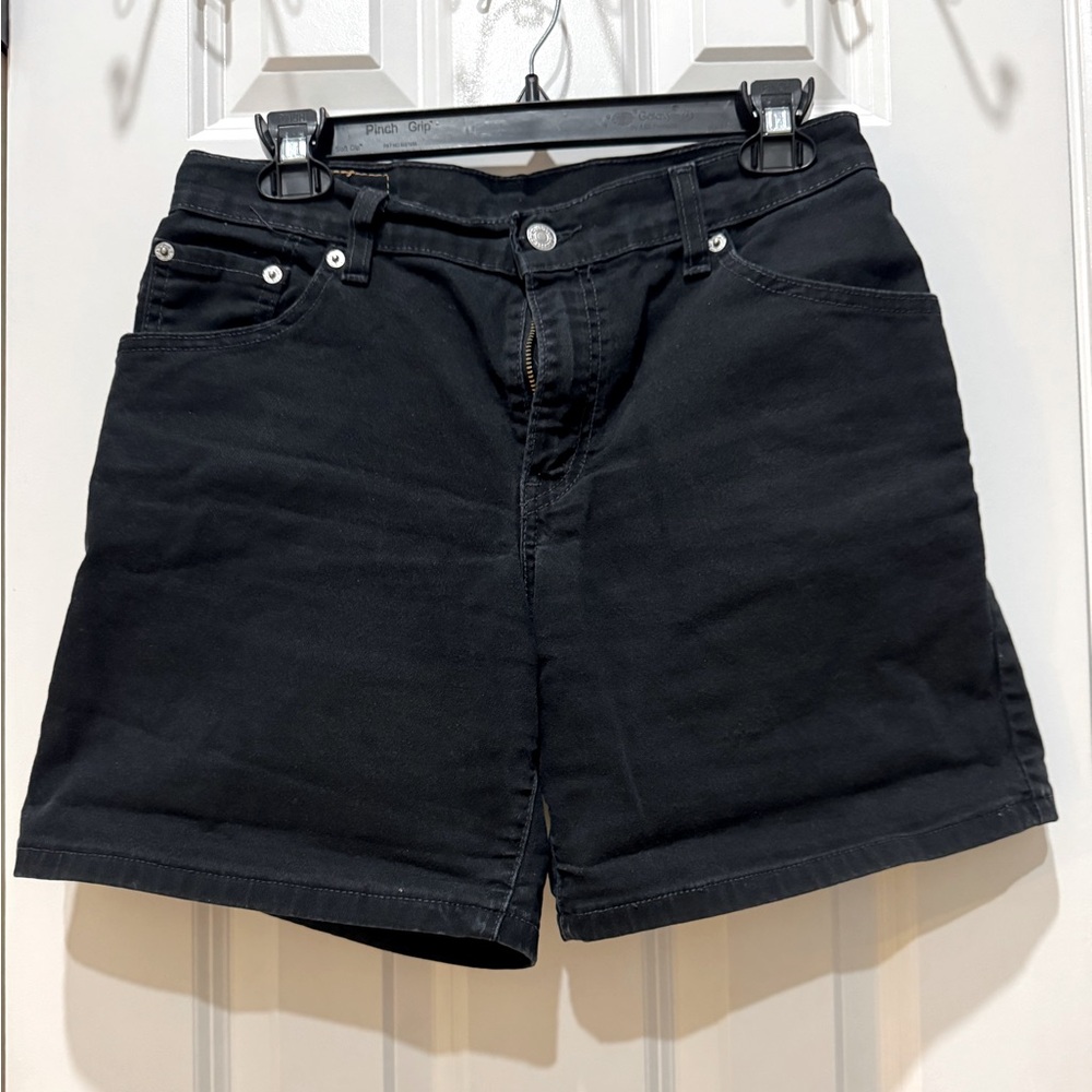 Black high rise Levi’s shorts